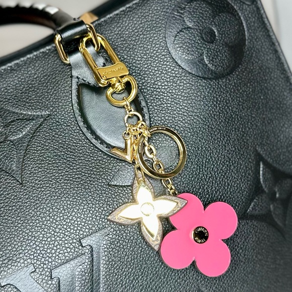 EUC Louis Vuitton Porto Cle Blooming Flower Key Chain Bag Charm - Picture 12 of 16